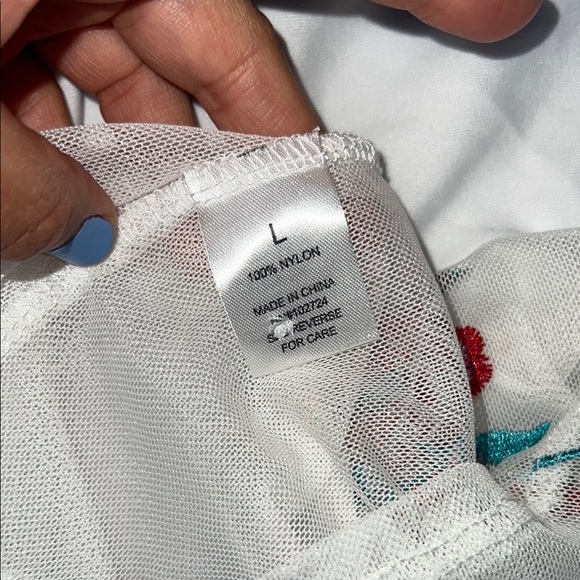 Grand & Greene White Sleeveless Embellished Blouse Size Large - Picture 8 of 8